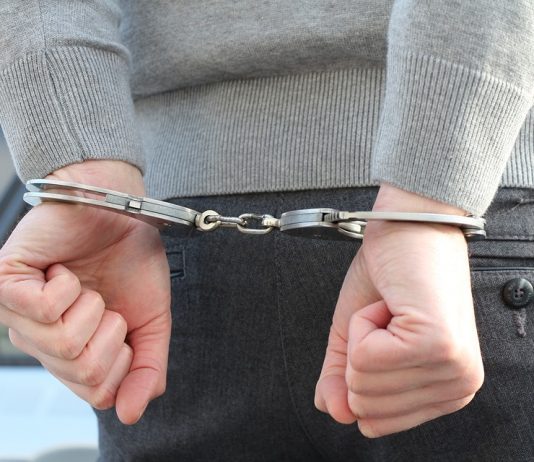 Uhićen 64-godišnjak koji je vozio neregistrirani traktor bez položenog vozačkog ispita i odbio alkotest