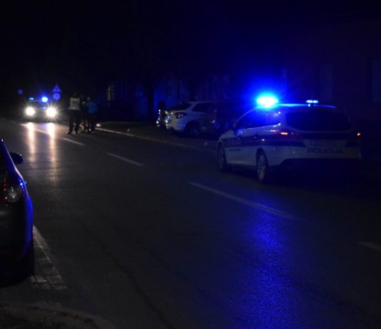 Prometna nesreća u Jakšiću: Sudar automobila i motocikla, jedna osoba prevezena u bolnicu