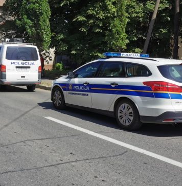 Teško ozlijeđen vozač u naletu na kolonu vozila, protiv 35-godišnje vozačice slijedi kaznena prijava