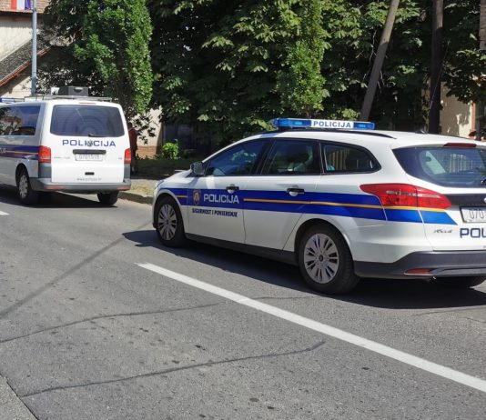 Teško ozlijeđen vozač u naletu na kolonu vozila, protiv 35-godišnje vozačice slijedi kaznena prijava
