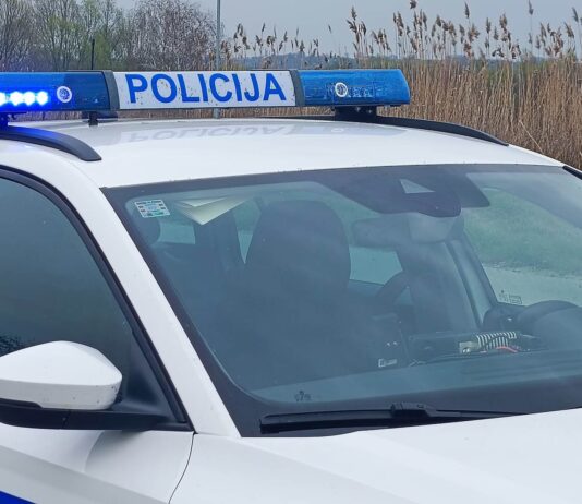 Bježao policiji na neregistriranom motociklu, uhićen je 20-godišnjak