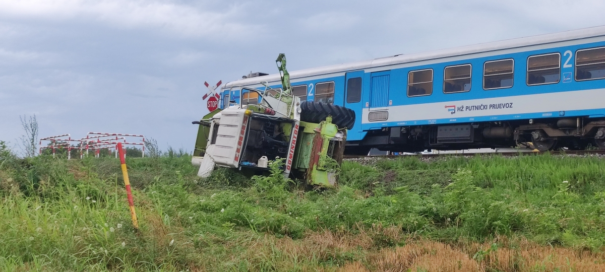 U sudaru vlaka i kombajna teško ozlijeđen 56-godišnjak