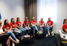 Gradonačelnik Radić uručio prigodnu nagradu Vokalnom ansamblu Brevis nakon osvojene zlatne medalje