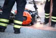 Teško ozlijeđena 17-godišnja putnica nakon slijetanja motocikla s ceste kod Našica