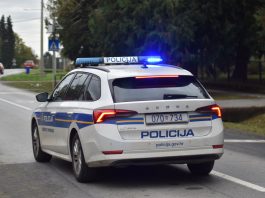 Vozio unatoč oduzetoj vozačkoj i zabrani, a nakon zaustavljanja prijetio policajcu