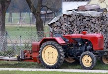 35-godišnjak zapalio tuđi traktor i drva