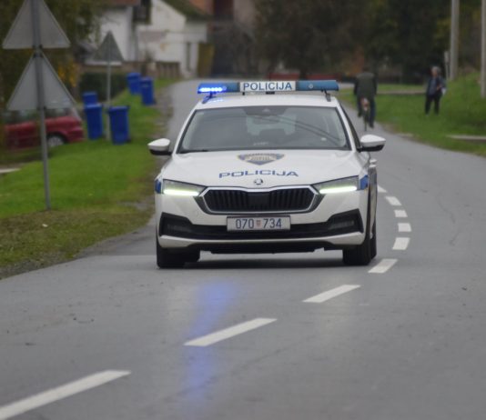Pijan vozač (2,54 promila) bježao policiji, prošao kroz crveno i izazvao nesreću