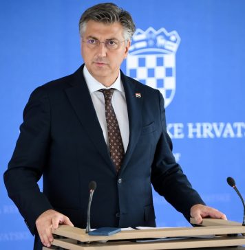 Plenković presjekao raspravu oko Pariza: Policija ide na mimohod umjesto vojske