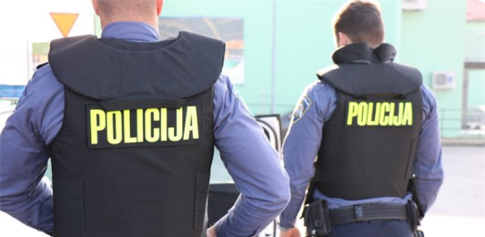 S tri bombe ušao u dvorište policijske postaje i prijetio policajcima