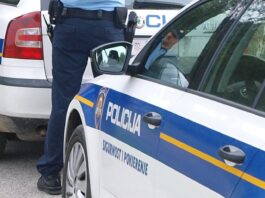 Pijan i bez vozačke dozvole sjeo za volan: Policija ga zaustavila, prijeti mu kazna od 3.320 eura
