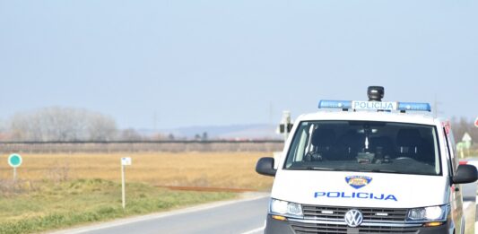 U Donjem Miholjcu s 2 promila podigao bicikl na stražnji kotač pa teško ozlijeđen pao na cestu