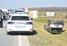 Prometna nesreća nedaleko Osijeka, vozač sletio s ceste