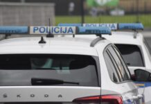 Ispisao grafite na zgradi škole, policija traži počinitelja