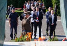 Grad Vukovar odao počast svim poginulim braniteljima na memorijalnom groblju