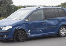 Automobil pri pretjecanju udario u kamionsku prikolicu na obilaznici kod Švajcarnice
