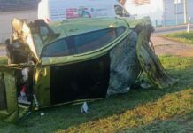 Teška nesreća kod Slatine: 27-godišnji vozač ispao iz automobila, bori se za život