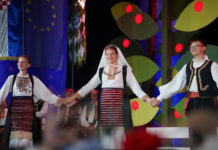 Veliko finale Vinkovačkih jeseni – svečani mimohod i koncert Prljavog kazališta