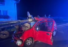Teška prometna nesreća – automobil udario u plug, vozač ozlijeđen