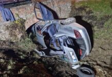 Mladić poginuo, dvije osobe ozlijeđene u slijetanju automobila s ceste