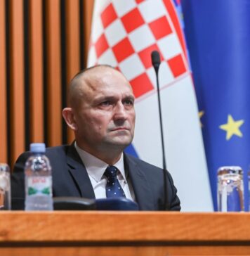 Anušićev MORH povlači potez: Poništava nabavu madraca nakon otkrića da stižu iz Srbije