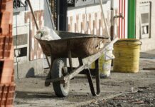 Hrvatska u ožujku: više zaposlenih nego u veljači, ali pad na godišnjoj razini