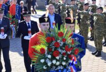 U Osijeku položeni vijenci u spomen na poginule branitelje i civile