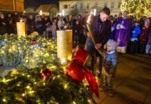 Gradonačelnik Osijeka upalio 4. adventsku svijeću