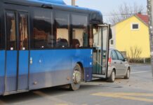 Autobus udario u osobni automobil u Nurkovcu, jedna osoba lakše ozlijeđena