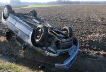 Zbog neprilagođene brzine automobil sletio na krov, beba ozlijeđena