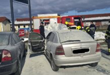 Planuo automobil na parkiralištu, građani spriječili širenje požara
