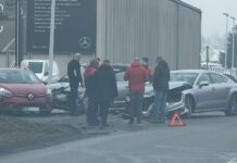 Prometna nesreća u osječkoj industrijskoj zoni: sudar tri osobna vozila