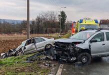 Policija objavila detalje: Vozač prešao u suprotnu traku, teško ozlijeđene dvije osobe
