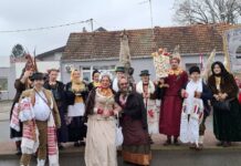 Oko 400 sudionika iz cijele Hrvatske okupilo se na 2. Pokladama u Vinkovcima