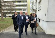 Bačić u Vukovaru uručio ugovore mladim obiteljima