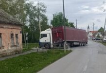 Obavijest vozačima: oprez u Tenju, kamion zapriječio dio kolnika