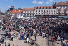 Uskrsni sajam u Osijeku okupio velik broj građana: gotovo 60 izlagača na Trgu Ante Starčevića