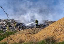 Požar na odlagalištu u Belom Manastiru: Brza reakcija vatrogasaca spriječila širenje