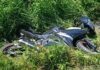 Motociklist bez kacige i dozvole teško ozlijeđen nakon slijetanja u kanal