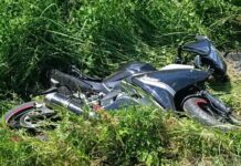 Motociklist bez kacige i dozvole teško ozlijeđen nakon slijetanja u kanal