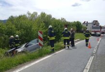 Vozač pod utjecajem alkohola sletio s ceste i završio u kanalu, ozlijeđene dvije osobe