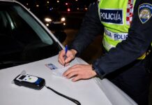 Policija zaustavila vozača koji je kroz grad jurio 141 km/h, gdje je ograničenje 50 km/h