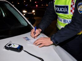 Policija zaustavila vozača koji je kroz grad jurio 141 km/h, gdje je ograničenje 50 km/h