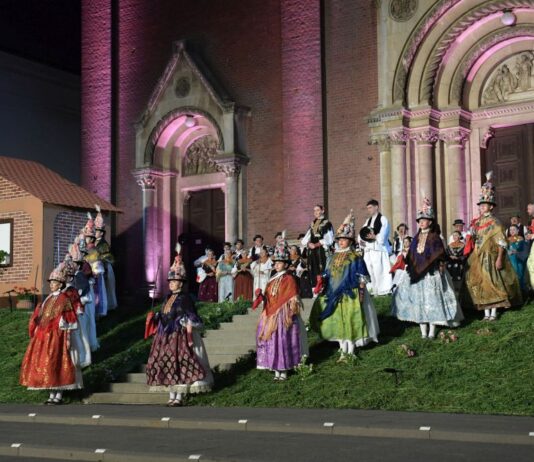 Svečano otvorenje 60. Đakovačkih vezova donosi priču o utemeljiteljima i šest desetljeća tradicije