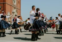 Počeli su jubilarni 60. Đakovački vezovi – više od dva tjedna tradicije, folklora i zajedništva