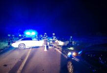 Četiri osobe prevezene u bolnicu nakon sudara na D-51, vatrogasci pomagali u izvlačenju ozlijeđene osobe