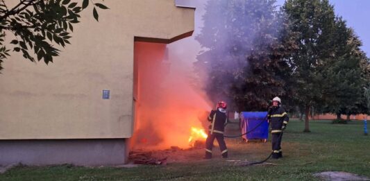 U Bizovcu gorjela otpadna plastika u kontejneru, vatrogasci brzom intervencijom spriječili širenje požara na školu