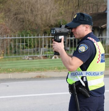 Mladi vozač kroz naselje jurio 113 km/h: Kazna 1.320 eura i tri mjeseca bez vozačke