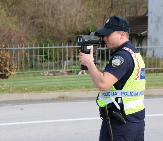 Mladi vozač kroz naselje jurio 113 km/h: Kazna 1.320 eura i tri mjeseca bez vozačke