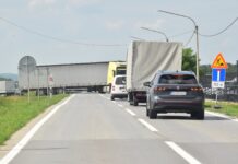 Unatoč znakovima za obilazak, brojni vozači dolazili do zatvorenog prijelaza kod Švajcarnice