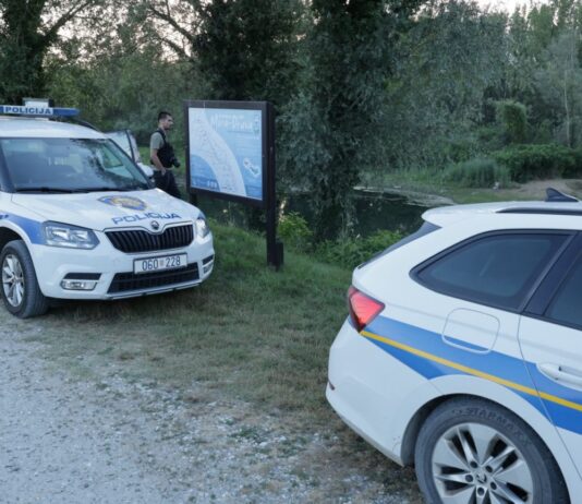 Tragedija na Dravi: Muškarac skočio s čamca i nestao u rijeci